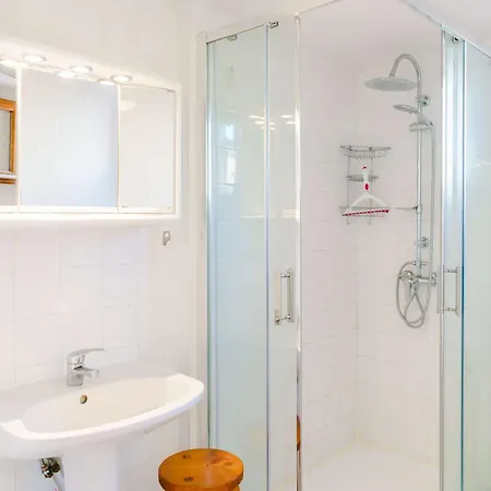 Villa **villa 4 Pièces Pour 7 Avec Piscine, Proche Plage, Gruissan** - Fr-1-409-90